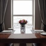 Blackout curtains versus day curtains and how to combine them correctly.